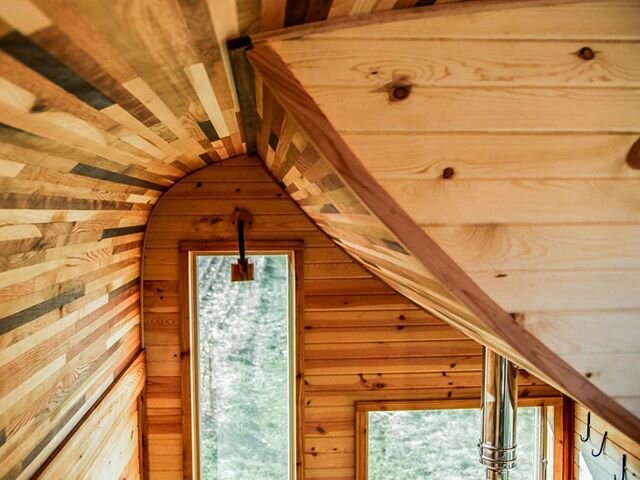 Honey on the Rock⁠⠀
⁠⠀
⁠⠀
⁠⠀
---------------------------------------------------------------- #tinyhouse #tinyhouseliving #tinyliving #tinyhouselove #tinyhousenation #tinyhousemovement #tinyhouseonwheels #tinyhouses #tinyhousebuild #tinyhousedesign #