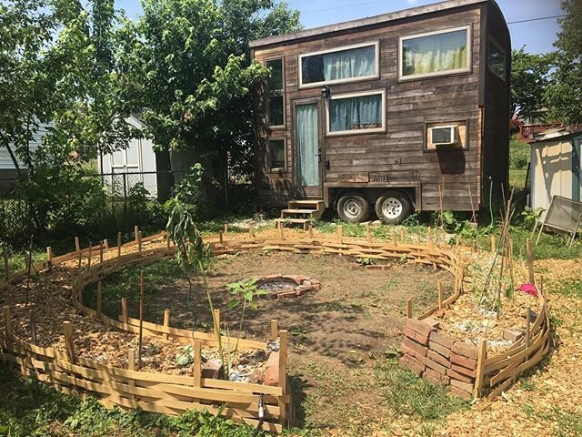 Planted and transplanted but things are starting to settle.  Much more to plant in the window boxes.  Fighting cut worms.
#tinyhouse #tinyhouseliving #tinyliving #tinyhouselove #tinyhousenation #tinyhousemovement #tinyhouseonwheels #tinyhouses #tiny