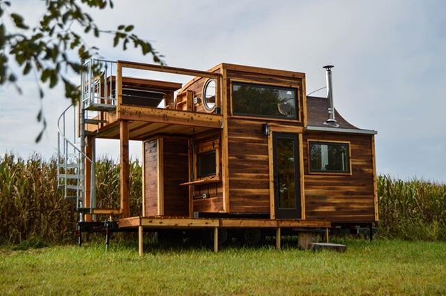 Honey on the Rock⁠⠀
⁠⠀
⁠⠀
---------------------------------------------------------------- #tinyhouse #tinyhouseliving #tinyliving #tinyhouselove #tinyhousenation #tinyhousemovement #tinyhouseonwheels #tinyhouses #tinyhousebuild #tinyhousedesign #van